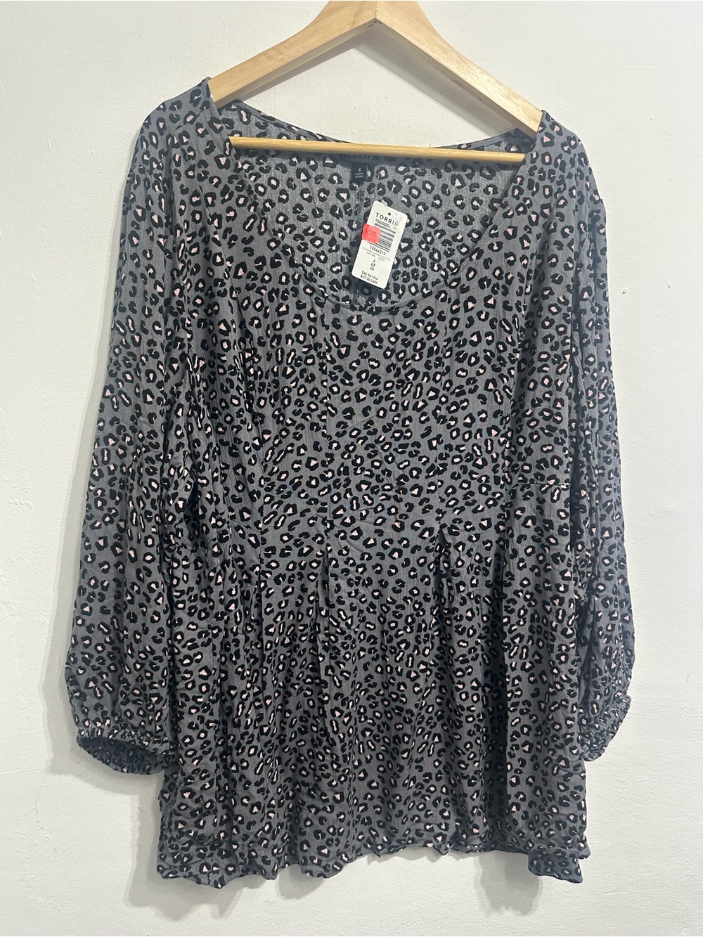 Torrid Women’s Plus Size 4X Gray Leopard Fit & Flare Crinkle Gauze Top